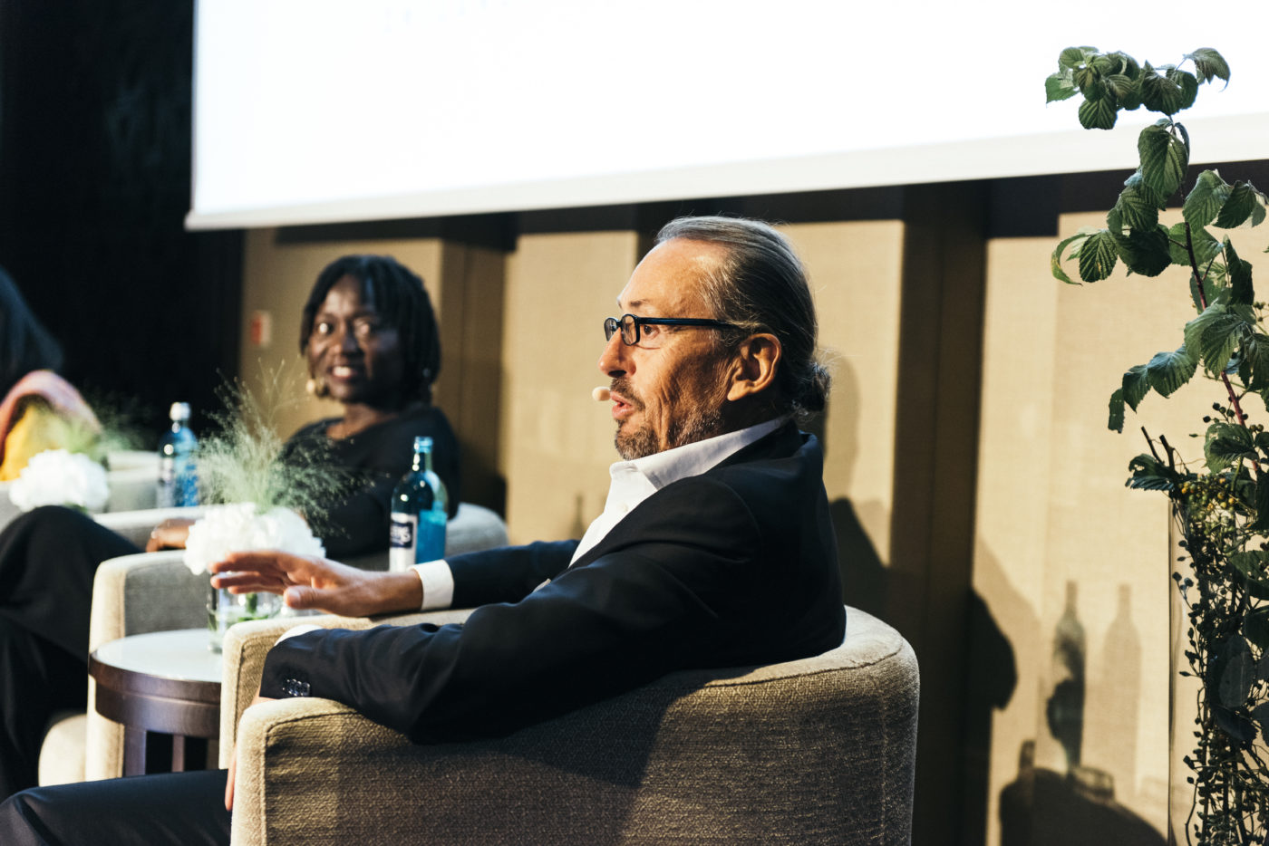 Event 1. PATRIZIA Foundation Talk 2018 in Frankfurt - Dr. Auma Obama und Wolfgang Egger