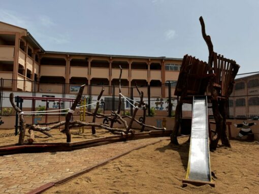 Fertiger Spielplatz der PATRIZIA School Younde in Kamerun