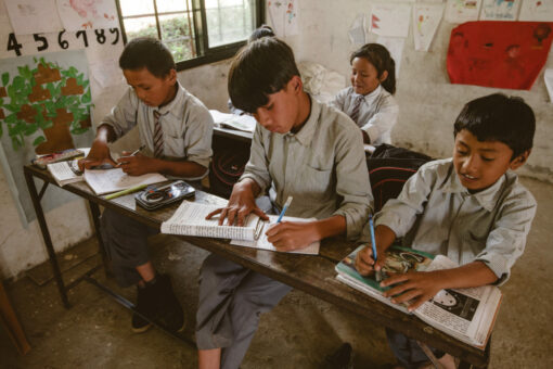 SDG Bildungsziel - Schüler in der PATRIZIA School in Dhoksan, Nepal
